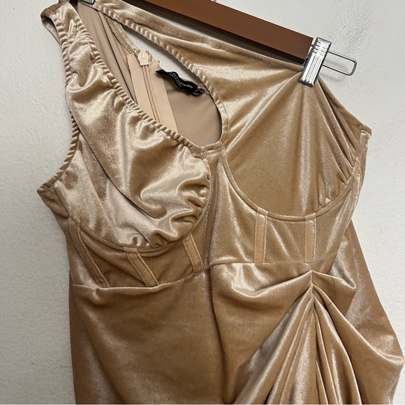 NWT PrettyLittleThing Maternity Nude Velvet Asymmetric Bodycon Midi Dress 10 - Picture 7 of 9